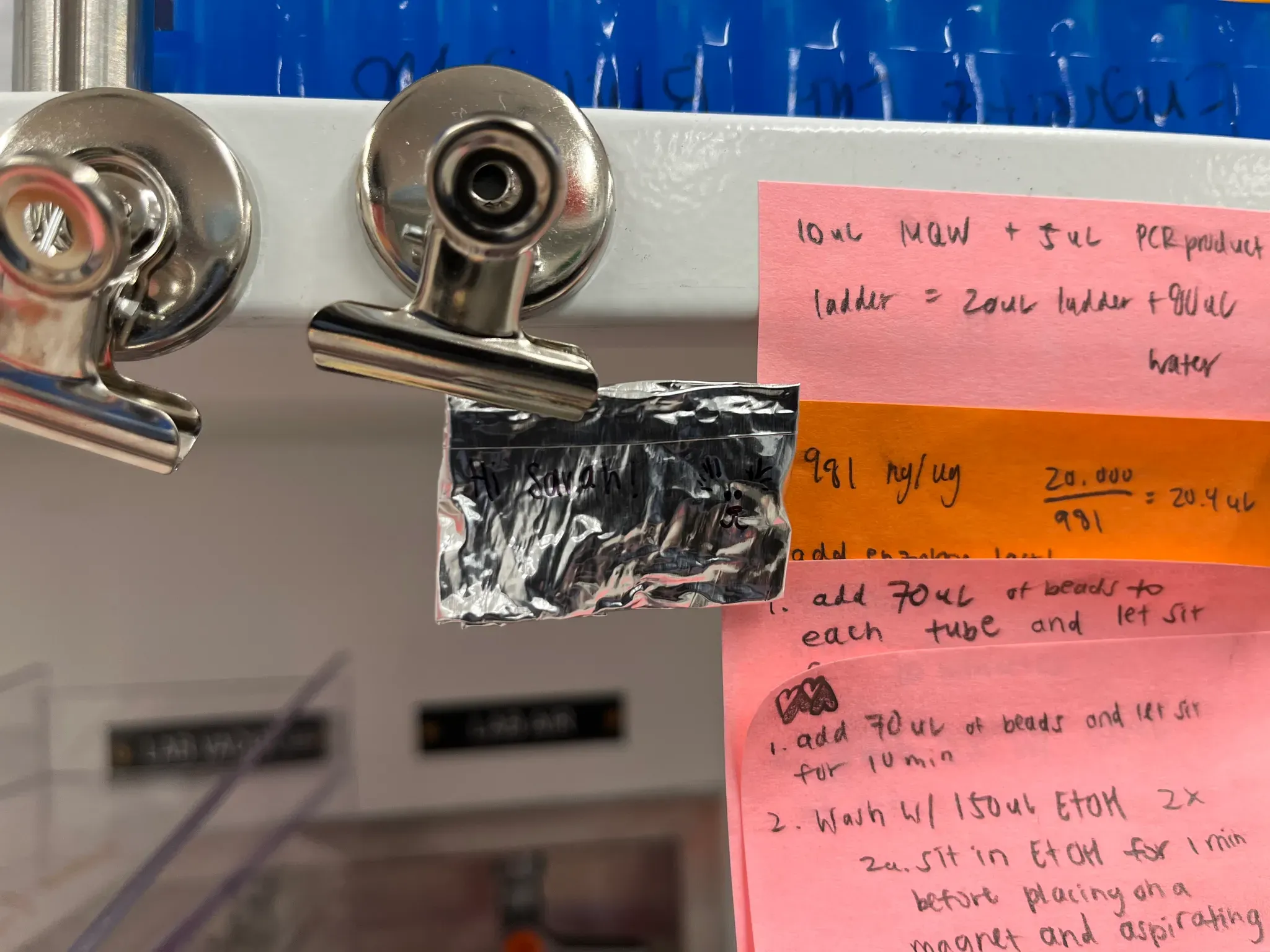 S saving my note on her Gibson plate