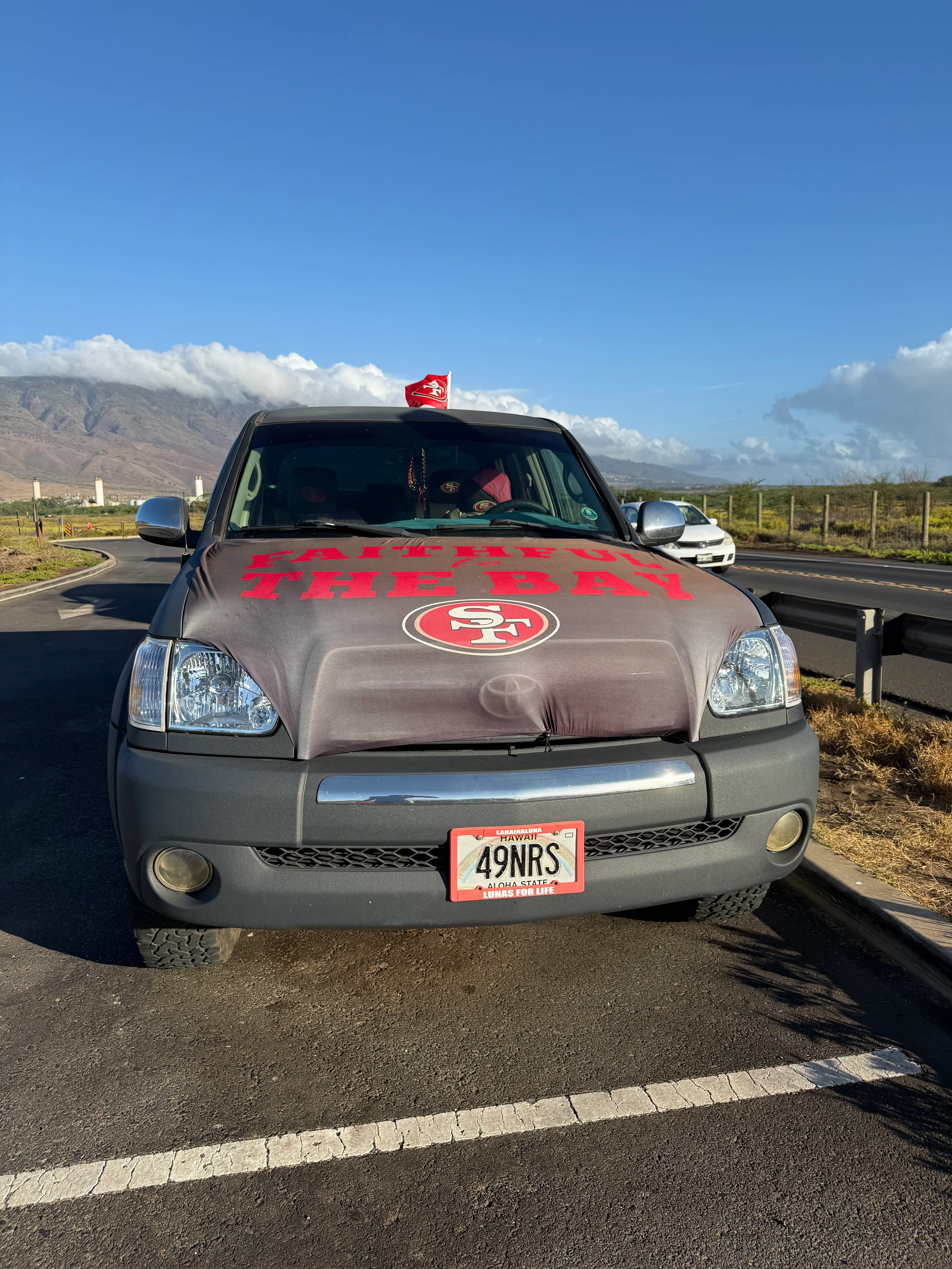 Finding the most epic matte black Toyota Tundra decked out for the 49ers.. on Maui